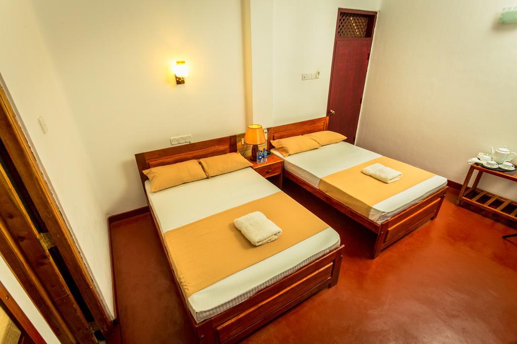 Dayanithi Guest House Jaffna Exterior foto