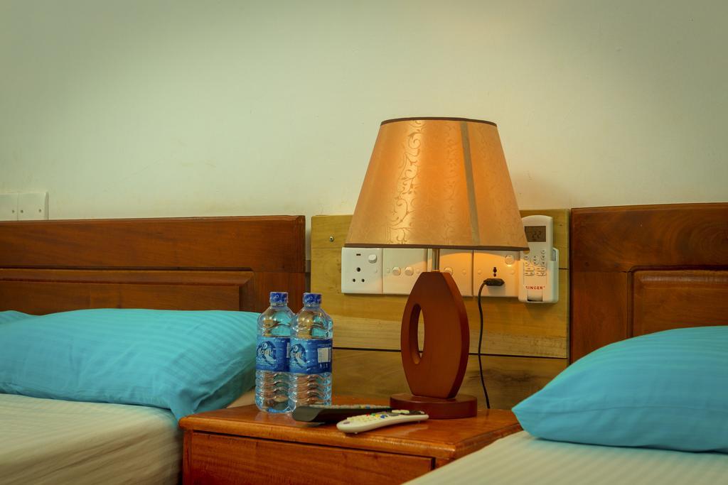 Dayanithi Guest House Jaffna Exterior foto