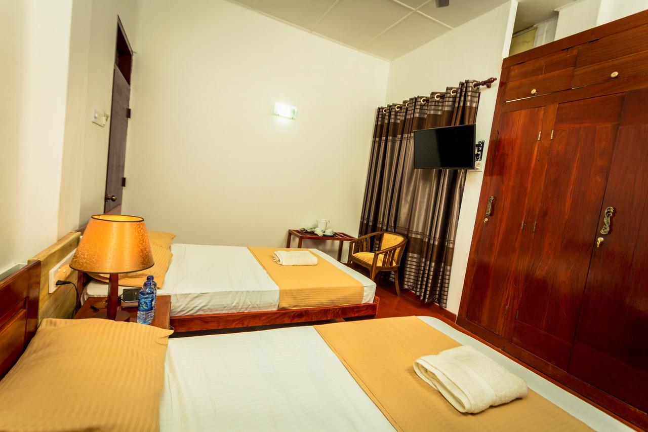 Dayanithi Guest House Jaffna Exterior foto