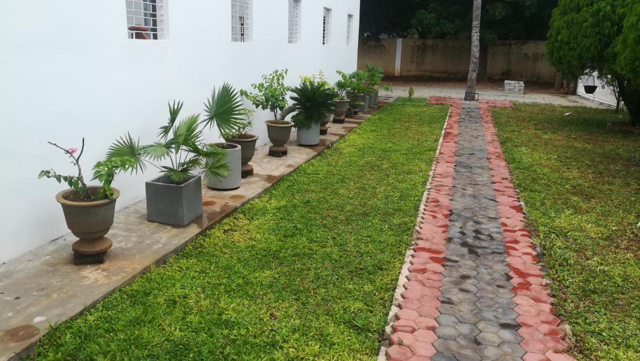 Dayanithi Guest House Jaffna Exterior foto